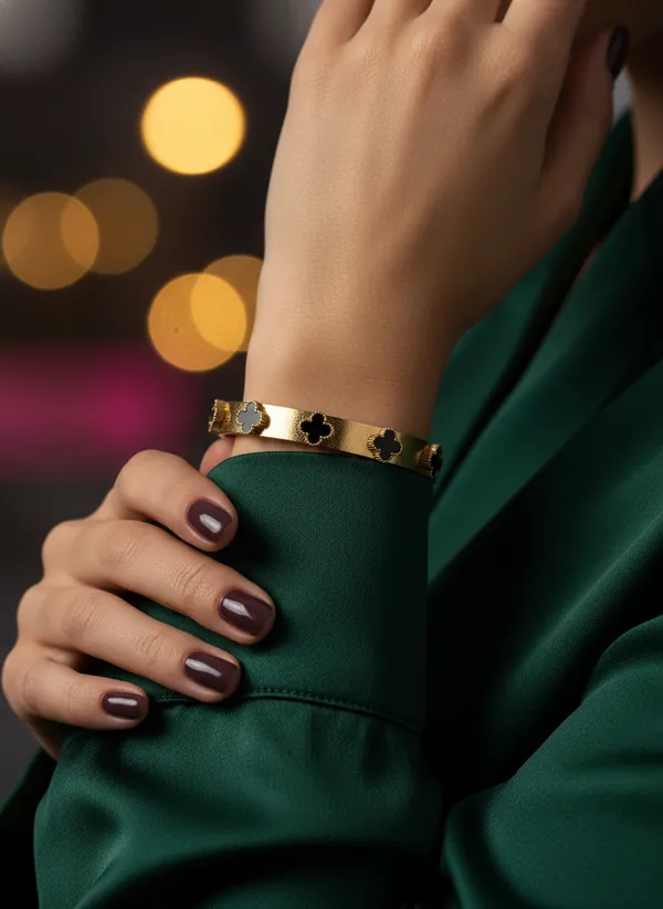 Golden_Quatrefoil_Bangle_Bracelet