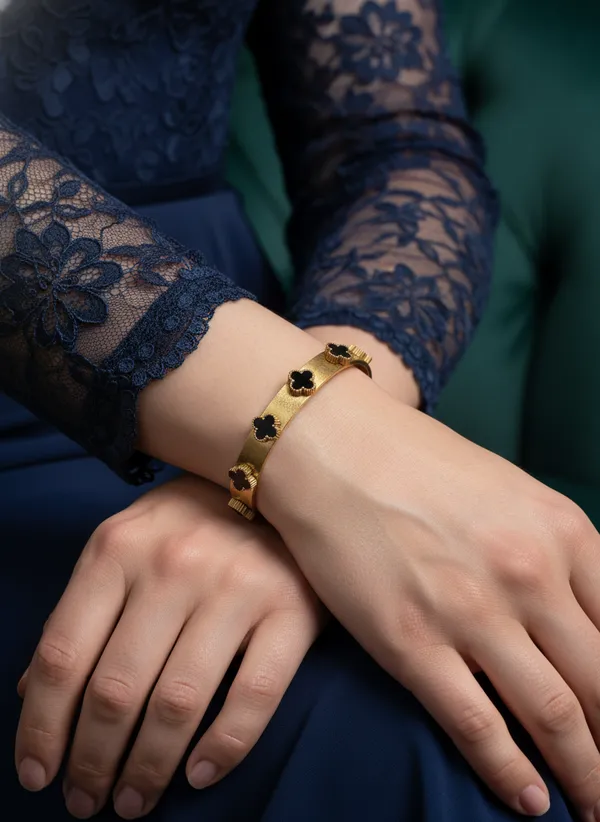 Golden_Quatrefoil_Bangle_Bracelet