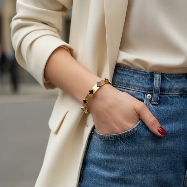 Golden_Quatrefoil_Bangle_Bracelet