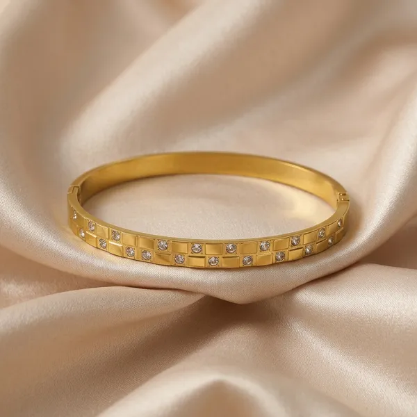 Luxe_Gold_Crystal_Bracelet