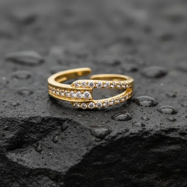 Radiant_Gold_Split-Shank_Ring