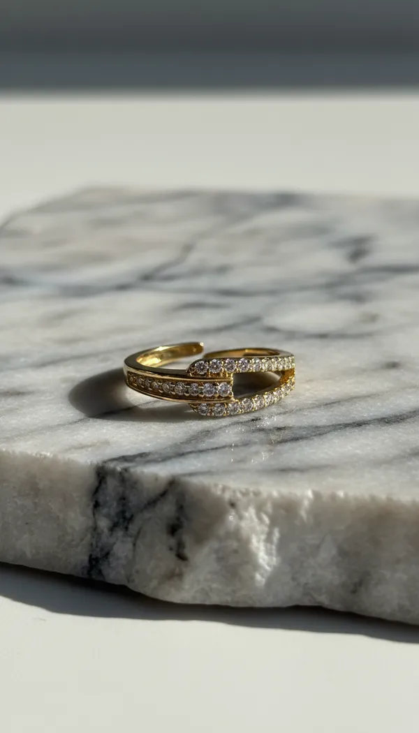 Radiant_Gold_Split-Shank_Ring