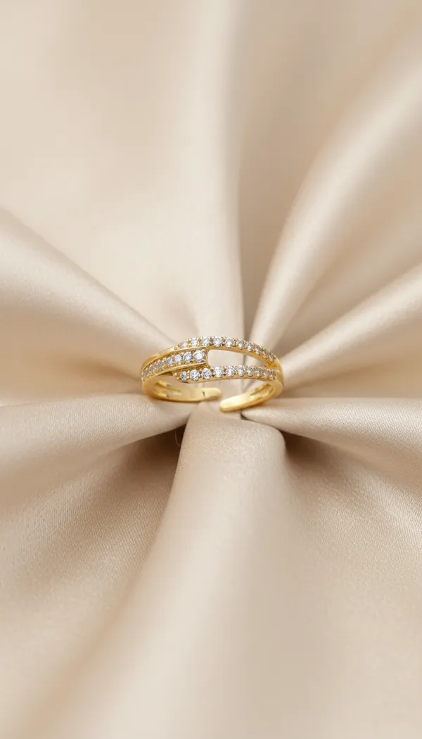Radiant_Gold_Split-Shank_Ring