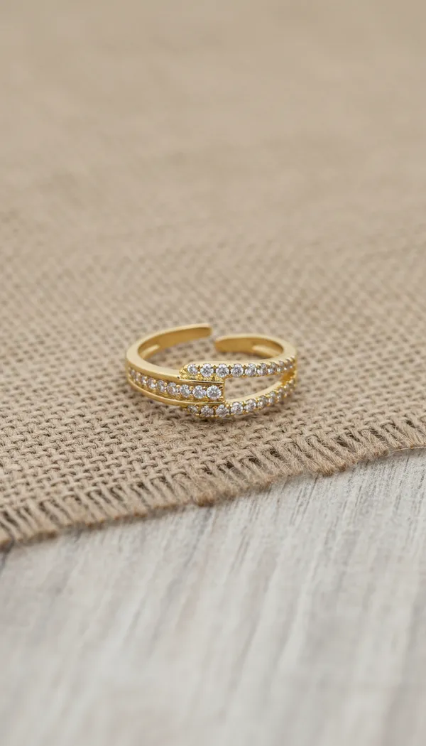 Radiant_Gold_Split-Shank_Ring