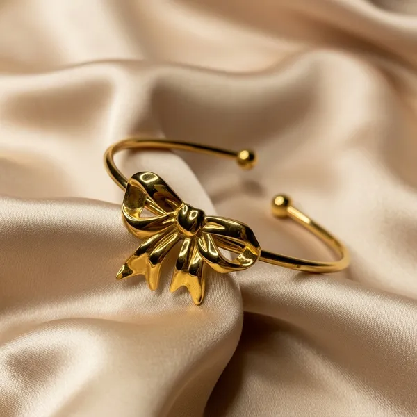 Elegant_Golden_Bow_Bracelet