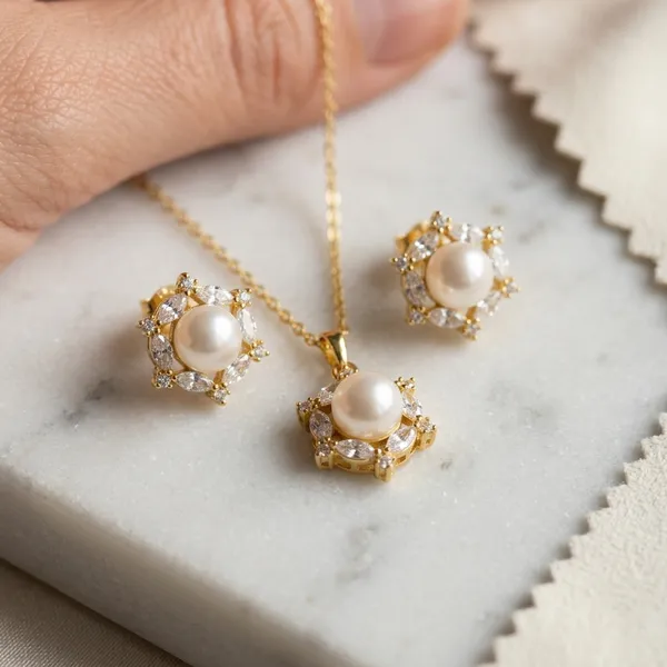 Luminous_Pearl_Pendant_Set