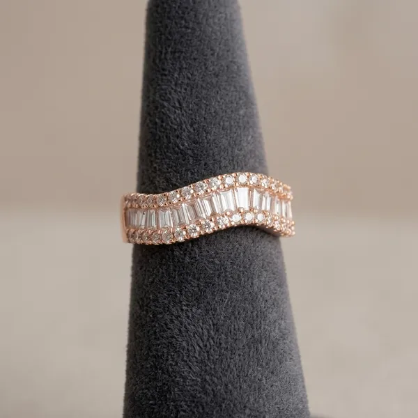 Sparkling_Baguette_Eternity_Ring