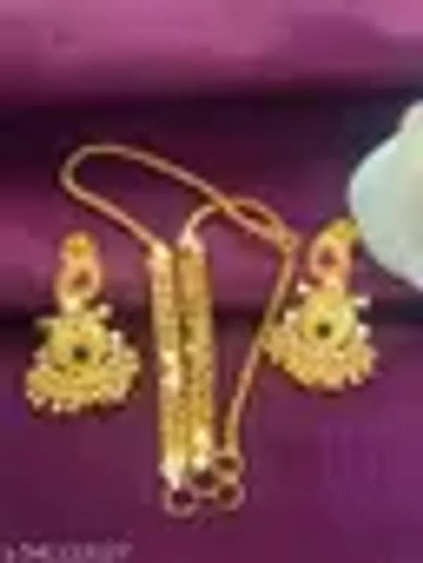 Gold_Alloy_Earrings_For_Women