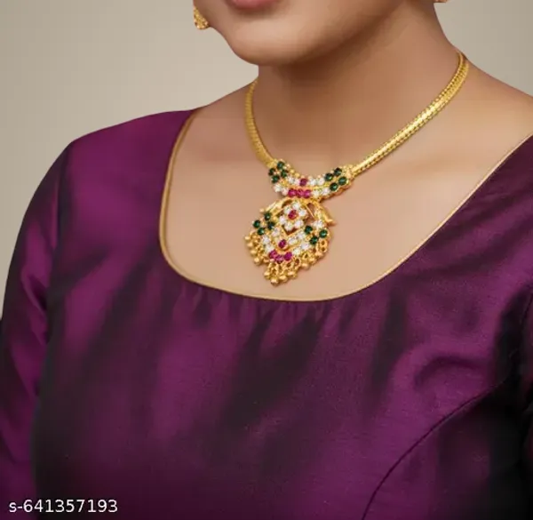 Gold_Alloy_Necklace_For_Women