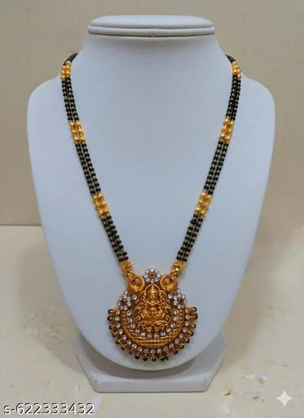 Gold_Alloy_Pendant_With_Chain_For_Women