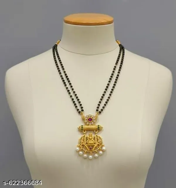 Gold_Alloy_Pendant_With_Chain_For_Women