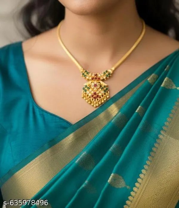 Gold_Alloy_Necklace_For_Women