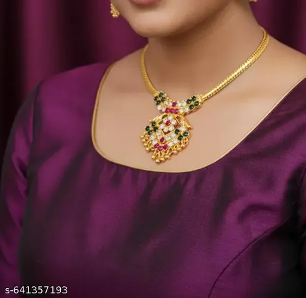 Gold_Alloy_Necklace_For_Women