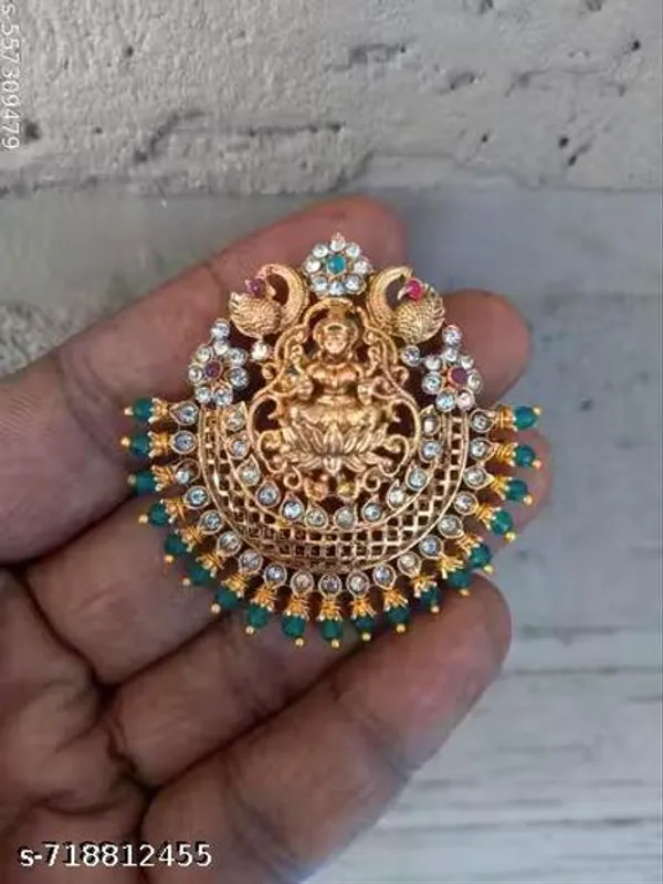Gold_Alloy_Pendant_For_Women