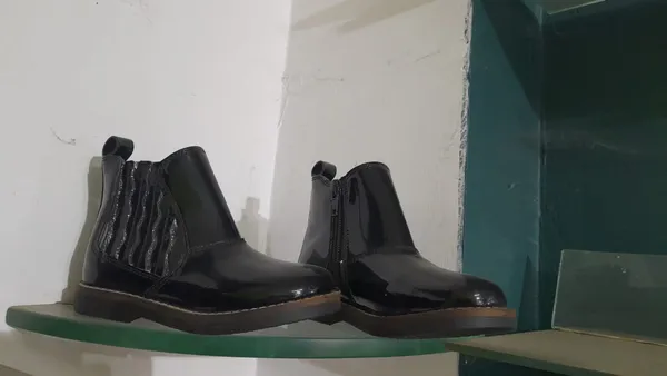 Black_Leather_Chelsea_Boots_For_Men