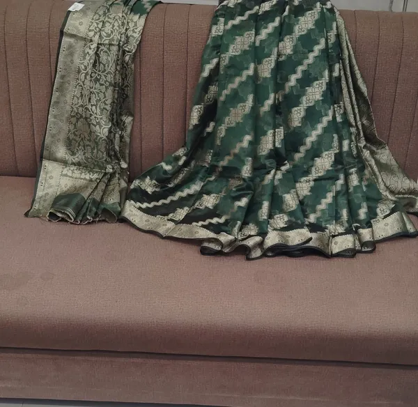 Green_Banarasi_Silk_Saree_With_Blouse_Piece_For_Women