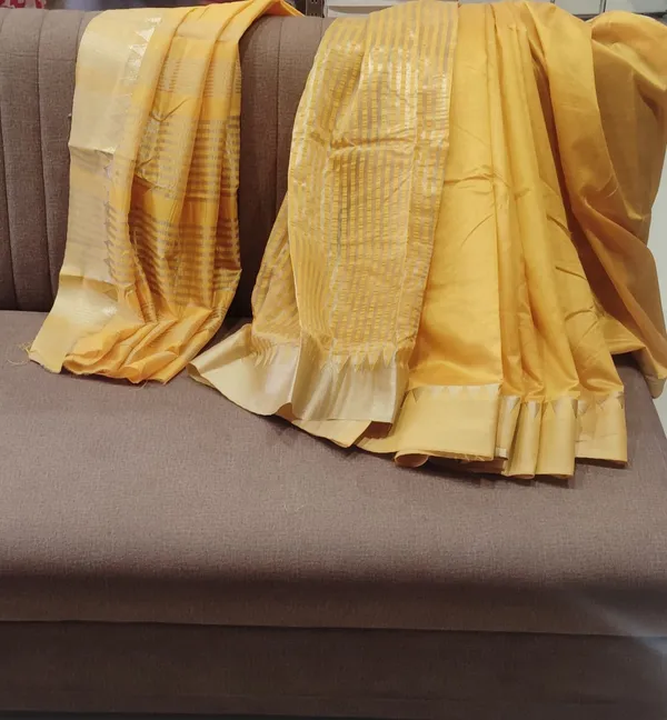 Yellow_Banarasi_Silk_Saree_With_Blouse_Piece_For_Women