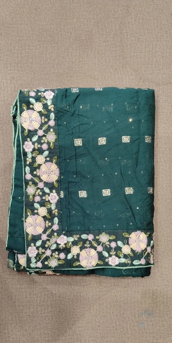 Green_Cotton_Embroidered_Saree_With_Blouse_Piece_For_Women