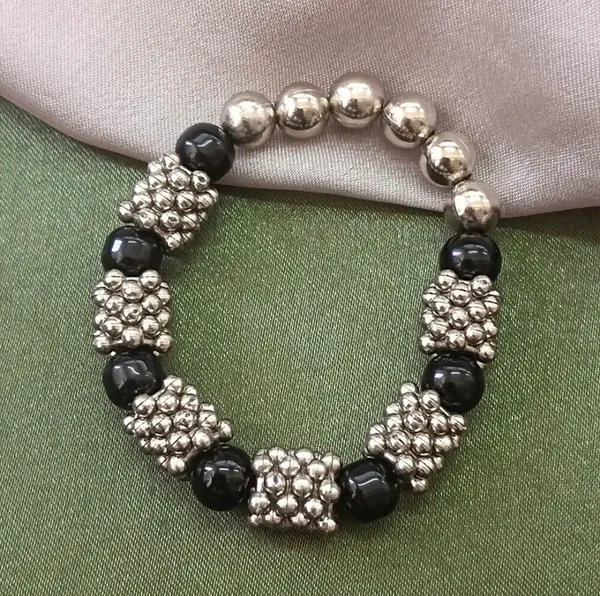 Silver_And_Black_Beaded_Stretch_Bracelet