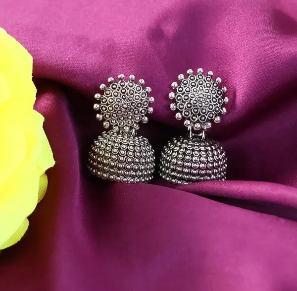 Oxidized_Silver_Jhumka_Earrings_With_Beaded_Detailing