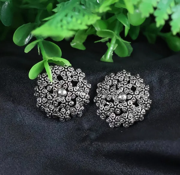 Oxidized_Silver_Floral_Stud_Earrings