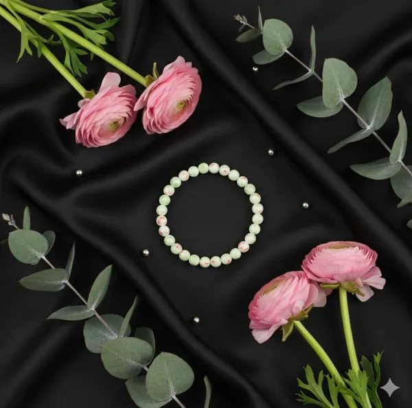 Elegant_Jade_Beaded_Bracelet_With_Pink_Accents