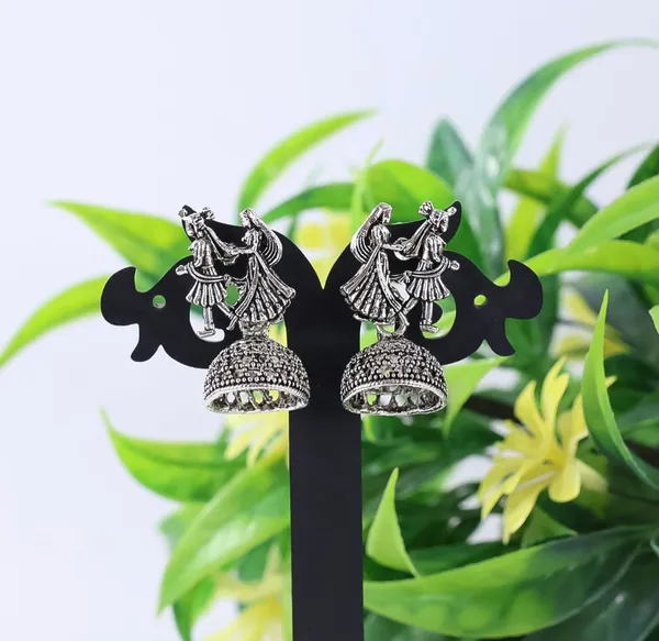 Oxidized_Silver_Dangling_Jhumka_Earrings_With_Dancing_Couple_Motif