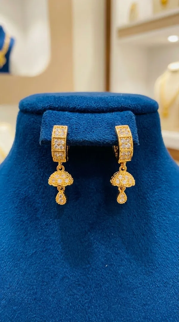Gold_And_White_Premium_Brass_Jhumka_Earrings_For_Women