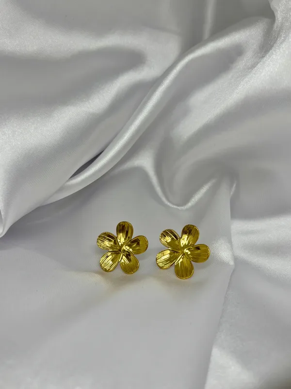 Bella_Golden_Flower_Studs