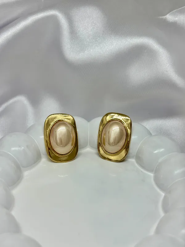 Bella_Pearl_Studs