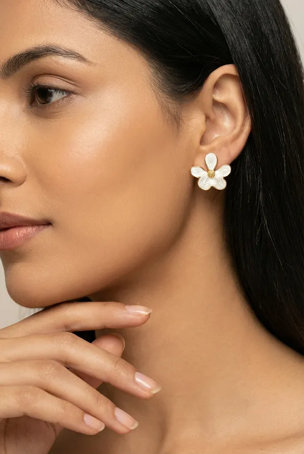 Bella_White_Gold_Flower_Studs