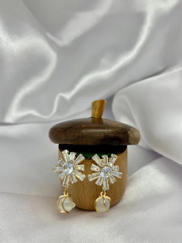 Diamond_Blaze_Drop_Earring