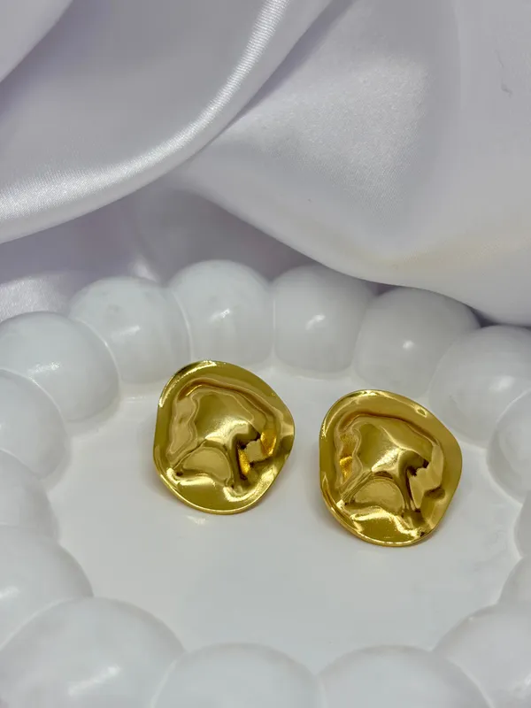 Gold_Kiss_Earring