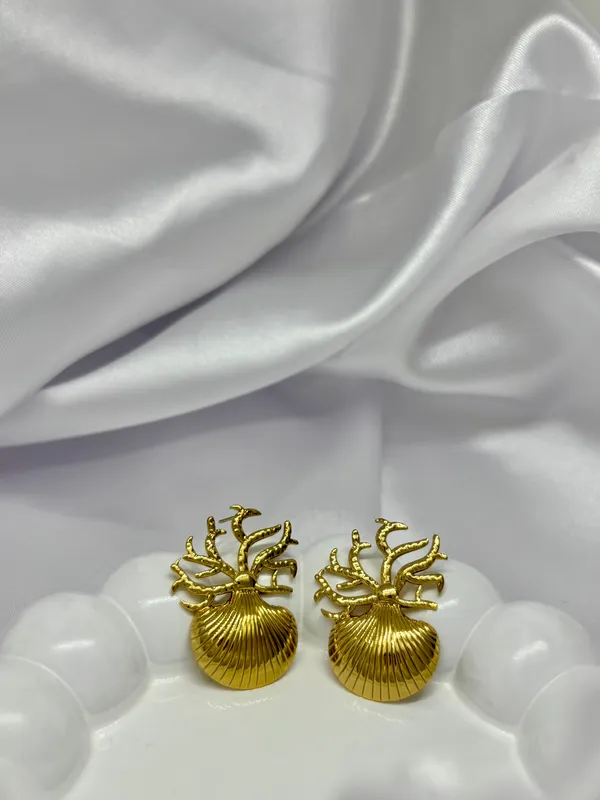 Golden_Coral_Shell_Studs