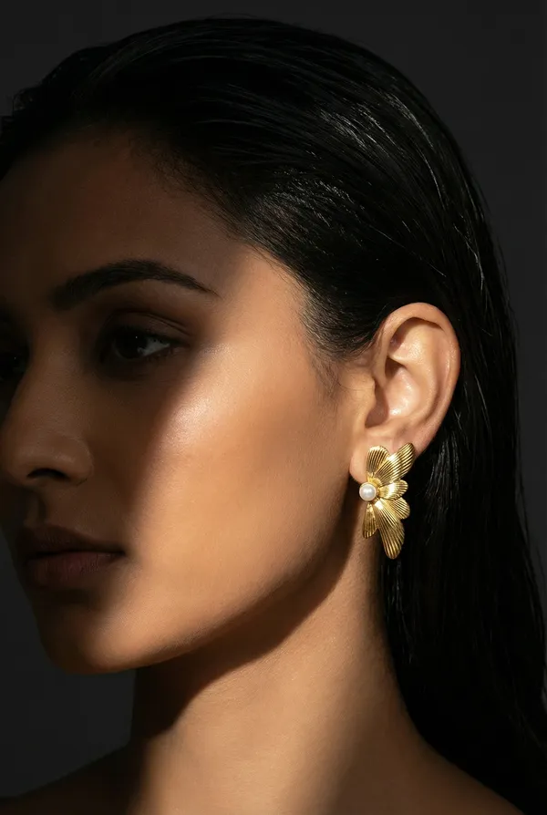 Golden_Petal_Pearl_Bloom_Earring