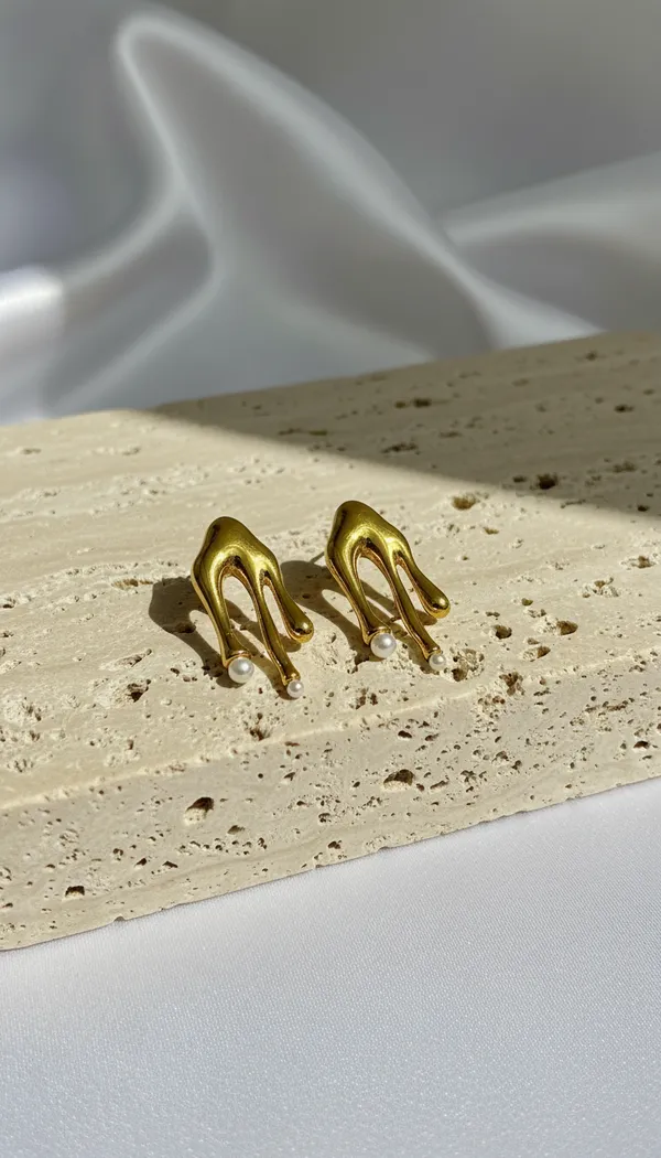 Golden_Stiletto_Pearl_Drop_Earring