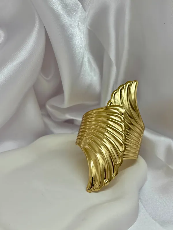 Bella_Gold_Shell_Handcuff