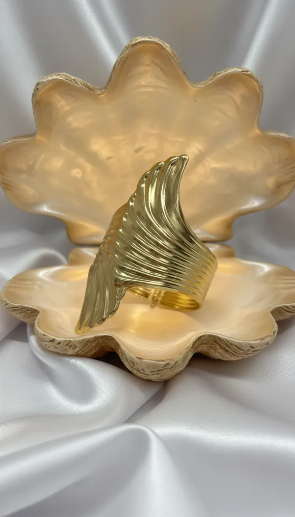 Bella_Gold_Shell_Handcuff