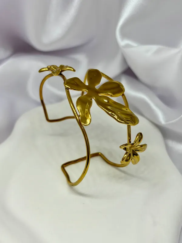 Bella_Golden_Flowers_Handcuff