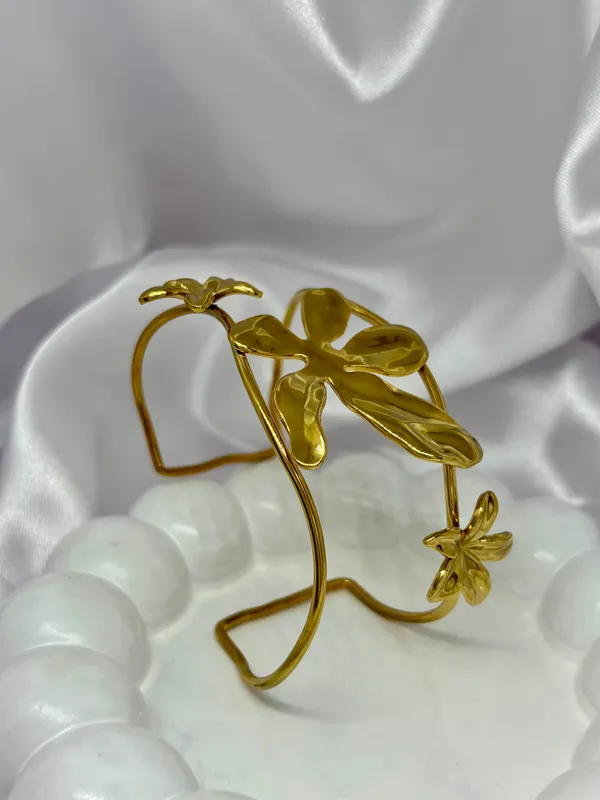 Bella_Golden_Flowers_Handcuff