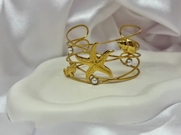 Ocean_Treasure_Golden_Handcuff