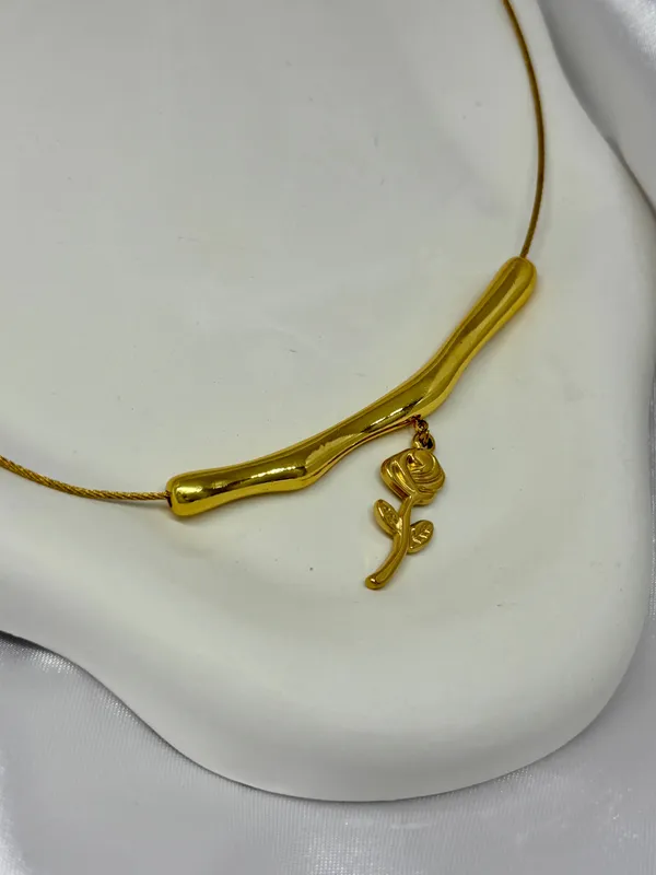 Mystic_Rose_Golden_Neckchain