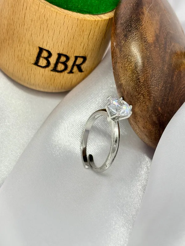 Bella_Classic_Solitaire_Ring