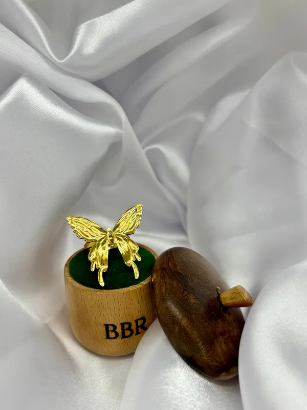 Bella_Gold_Butterfly_Ring