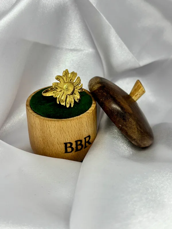 Bella_Gold_Flower_Ring
