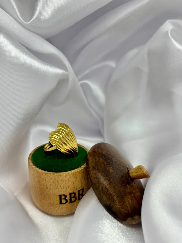 Bella_Gold_Shell_Ring