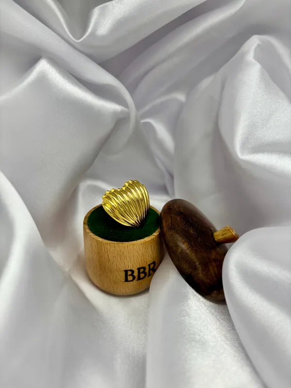 Bella_Gold_Shell_Ring