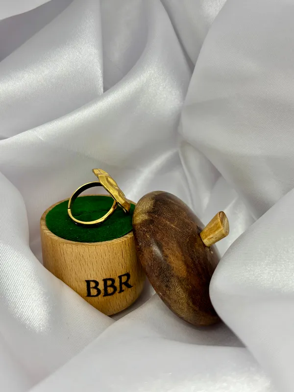 Bella_Gold_Vintage_Ring