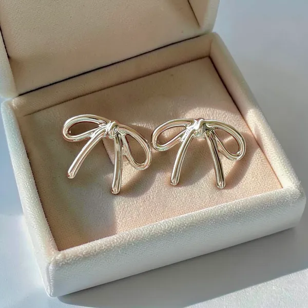 THREE_MOOD_EARRINGS_STACK