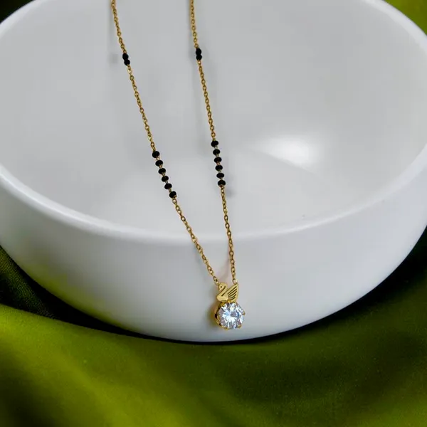 Golden_Swan_Solitaire_Mangalsutra